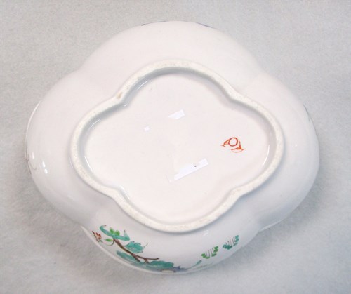 Lot 3 - A Chantilly tureen base and associated stand,...