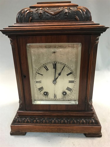 Lot 493 - A late 19th century mahogany mantel clock