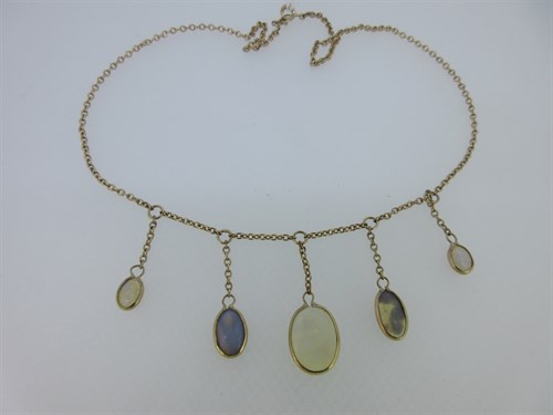 Lot 91 - A fringe necklace with five pendant opals