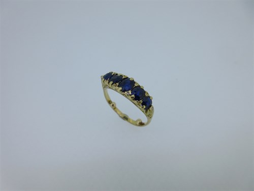 Lot 225 - A five stone sapphire ring