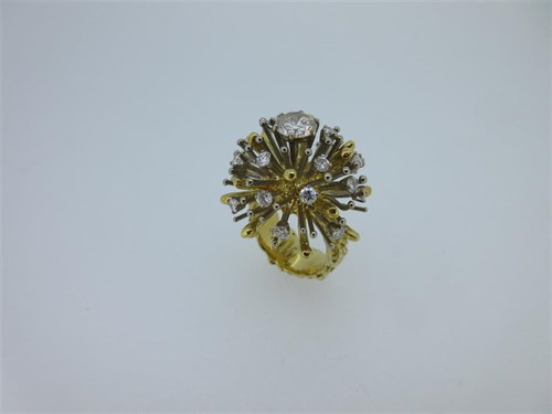 Lot 219 - David Thomas - a diamond set sunburst ring