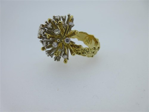 Lot 219 - David Thomas - a diamond set sunburst ring