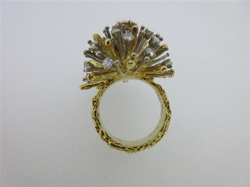 Lot 219 - David Thomas - a diamond set sunburst ring
