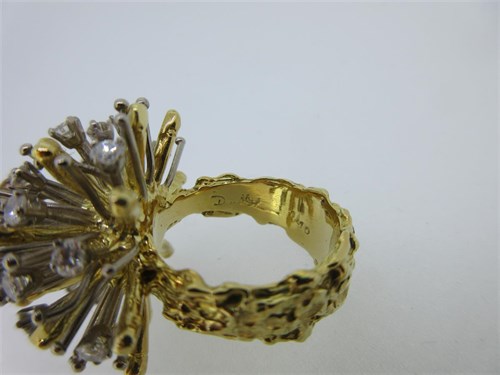 Lot 219 - David Thomas - a diamond set sunburst ring