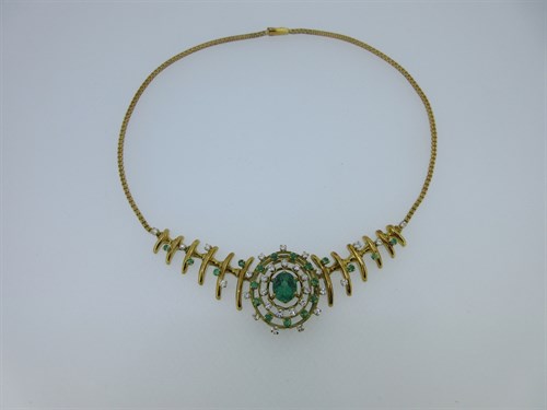 Lot 231 - A modern emerald and diamond necklace believed to be by Susan Wright