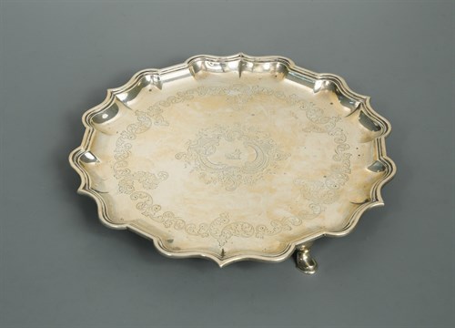 Lot 394 - An Edward VII silver salver