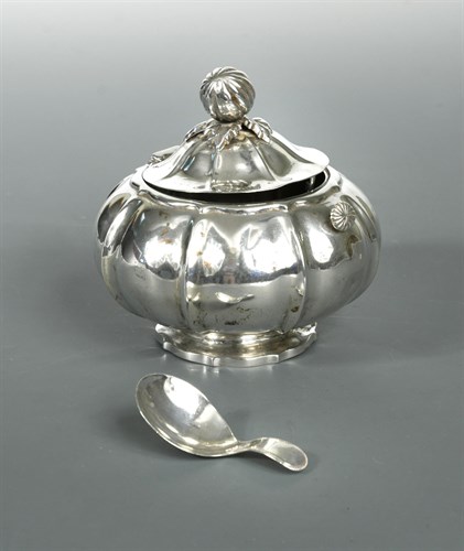 Lot 312 - A Dutch metalwares silver tea caddy and spoon