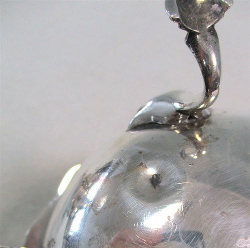 Lot 390 - A pair of Edward VII silver sauce boats