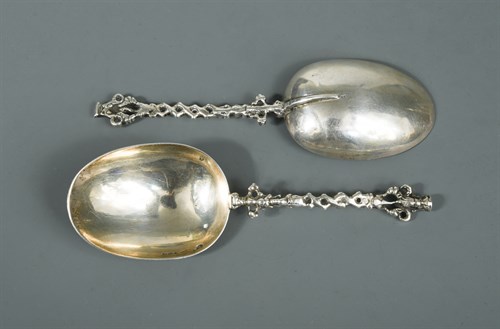 Lot 313 - A pair of 20th century Dutch silver short handled serving spoons