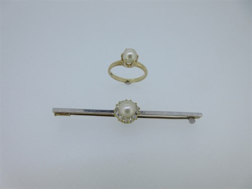 Lot 59 - A diamond and bouton cultured pearl bar brooch together with a cultured pearl ring