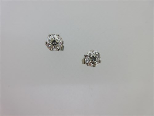 Lot 103 - A pair of diamond single stone earstuds
