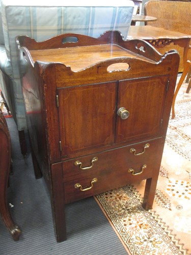 Lot 457 - A George III mahogany bedside commode, with...