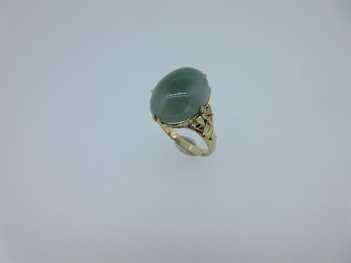 Lot 34 - A jadeite jade ring with cast floral shoulders
