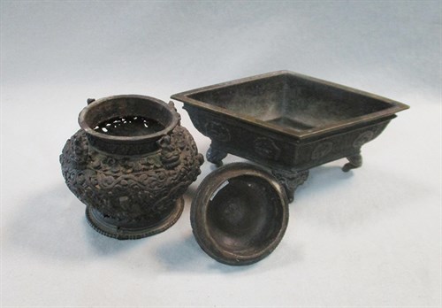 Lot 11 - A Sino-Tibetan bronze censer and cover, Qing...