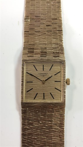 Lot 276 - Longines - A gentleman's 9ct gold wristwatch