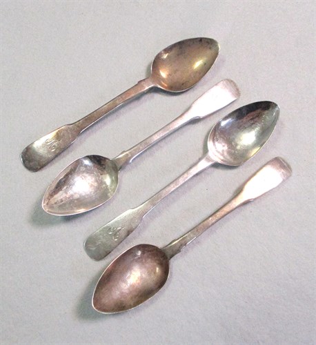 Lot 443 - Dundee - A set of four Victorian silver teaspoons