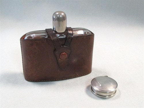 Lot 374 - A Victorian silver collapsible shot cup together with a spirit flask