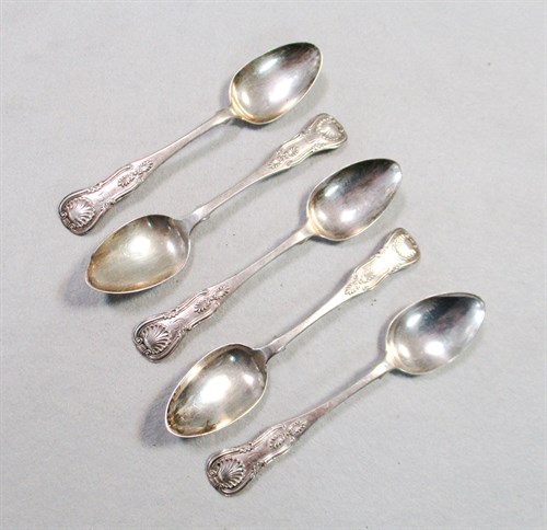Lot 446 - Edinburgh - A set of 5 Victorian silver teaspoons