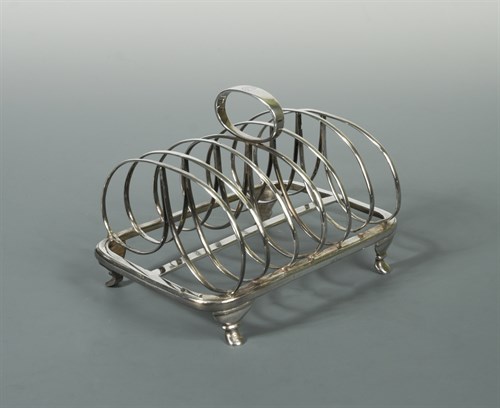 Lot 352 - A George IV silver toast rack