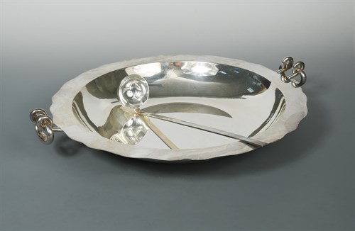Lot 289 - A 20th century Italian silver plated punchbowl and ladle