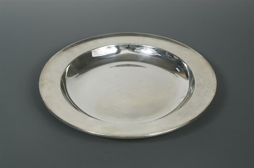 Lot 315 - A 20th century Italian metalwares silver dish