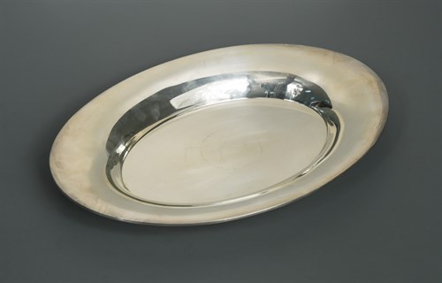 Lot 320 - A 20th century Italian metalwares silver platter