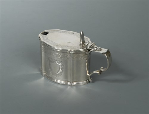 Lot 376 - A Victorian silver mustard