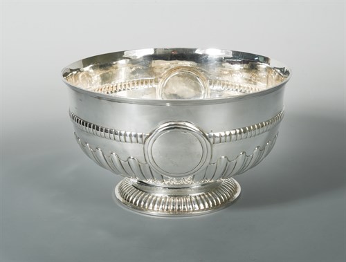 Lot 378 - A Victorian silver punchbowl
