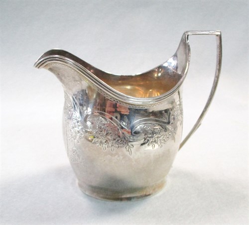Lot 333 - A George III silver cream jug