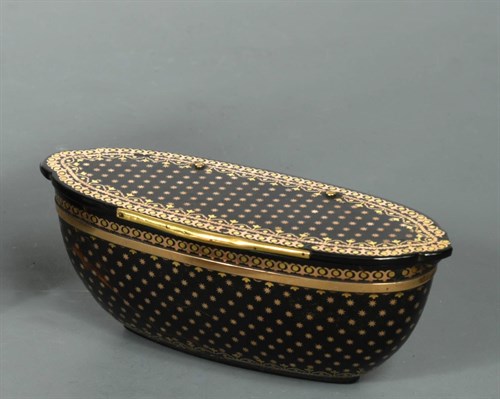 Lot 281 - A late 18th century French pique tortoiseshell and gold box