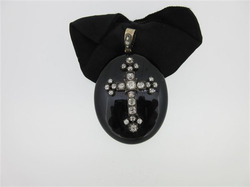Lot 13 - A 19th century onyx and diamond mourning pendant