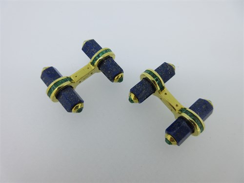 Lot 105 - A pair of lapis lazuli and emerald baton cufflinks