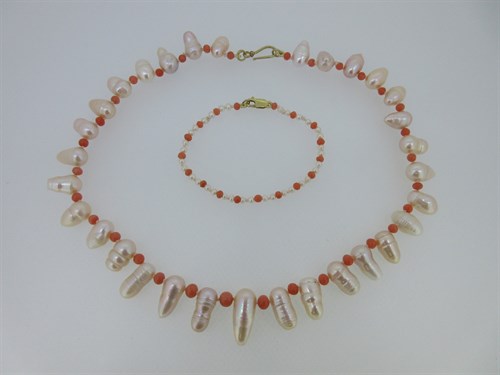Lot 80 - A coral and cultured drop pearl necklace with a matched coral and seed pearl bracelet