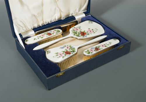Lot 430 - A 20th century silver mounted five piece dressing table set