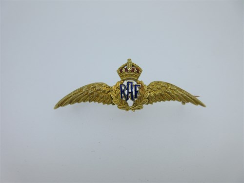 Lot 87 - A vintage enamelled RAF wings brooch stamped 15ct