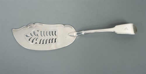 Lot 450 - Glasgow - A George IV silver fish slice