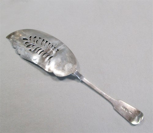 Lot 450 - Glasgow - A George IV silver fish slice