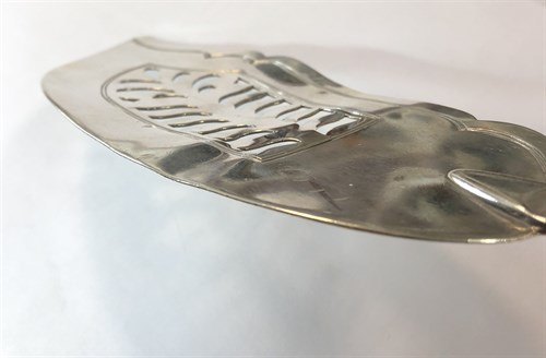 Lot 450 - Glasgow - A George IV silver fish slice