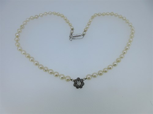 Lot 189 - A cultured pearl necklace with antique diamond centrepiece