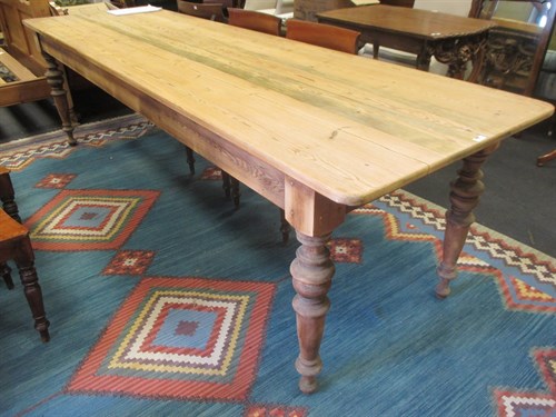 Lot 403 - A pair of long pine tables (2). 77x273x81.5 cm...