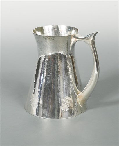 Lot 440 - A 20th century silver tankard