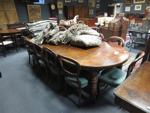 Lot 730 - A late Victorian oak extending D-end dining...