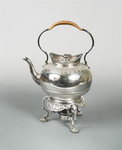 Lot 290 - A Victorian silver plated spirit kettle and stand