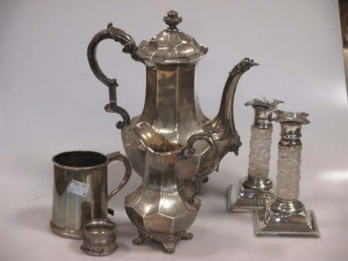 Lot 203 - A collection of silver items including a...