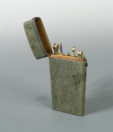 Lot 415 - A George III shagreen draughtsman's etui