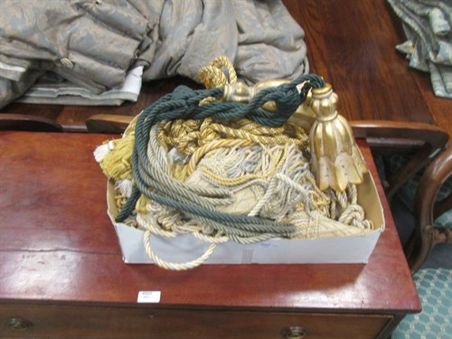 Lot 724 - A large quantity of curtain tie-backs