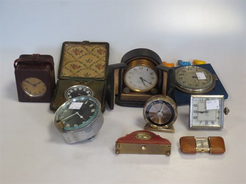 Lot 321 - A collection of small clocks including an...