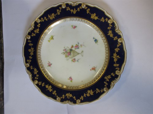 Lot 21 - A set of seven Royal Crown Derby plates,...