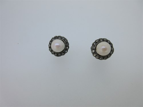 Lot 270 - A pair of cultured pearl and diamond cluster earstuds