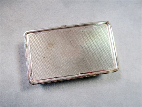 Lot 321 - A 20th century silver snuffbox together with a pair of onyx marble ashtrays by Garrard & Co